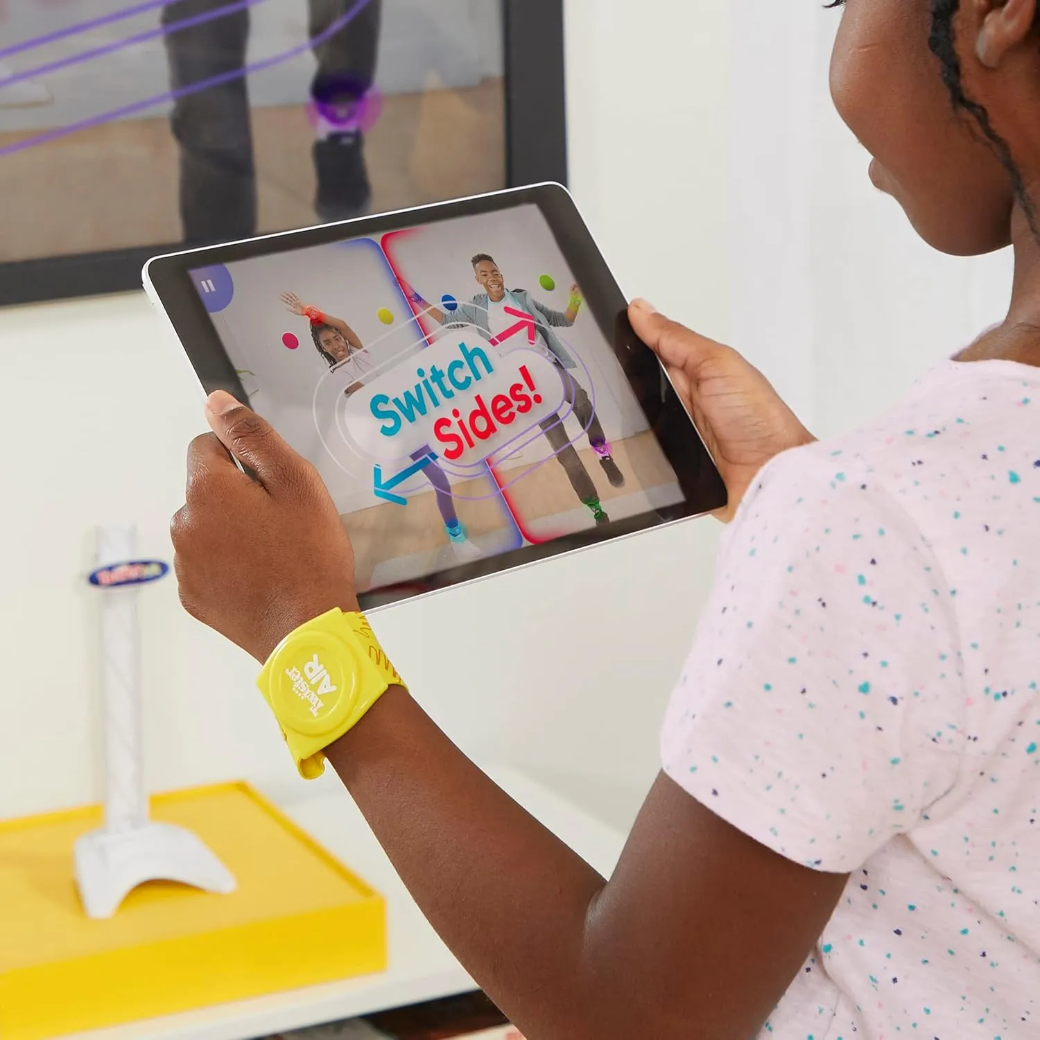 Hasbro Gaming Twister Air Game, App Play Game with Wrist and Ankle Bands Links to Smart Devices Active Party Games for Kids Ages 8 