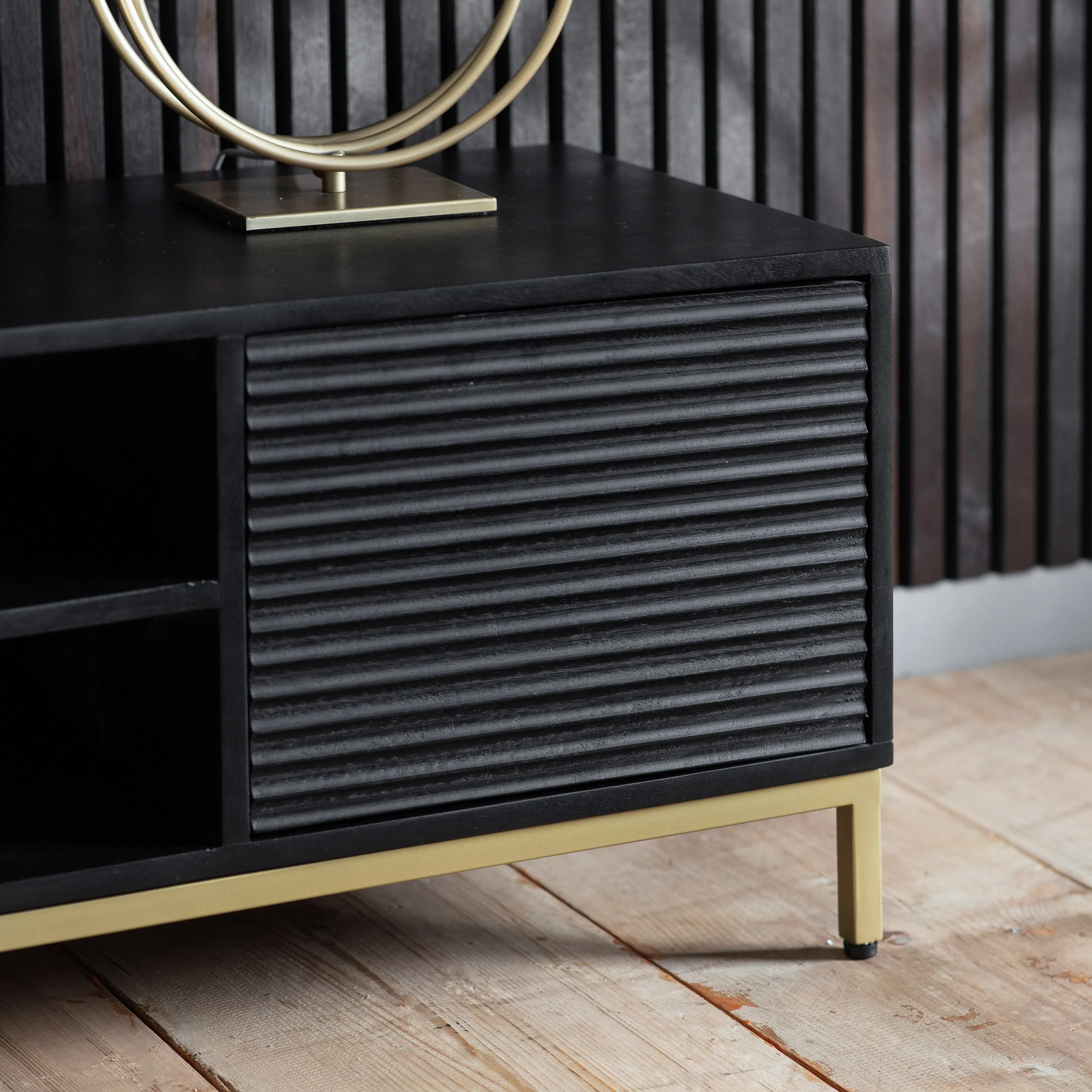 The Luxe Noir Media Unit